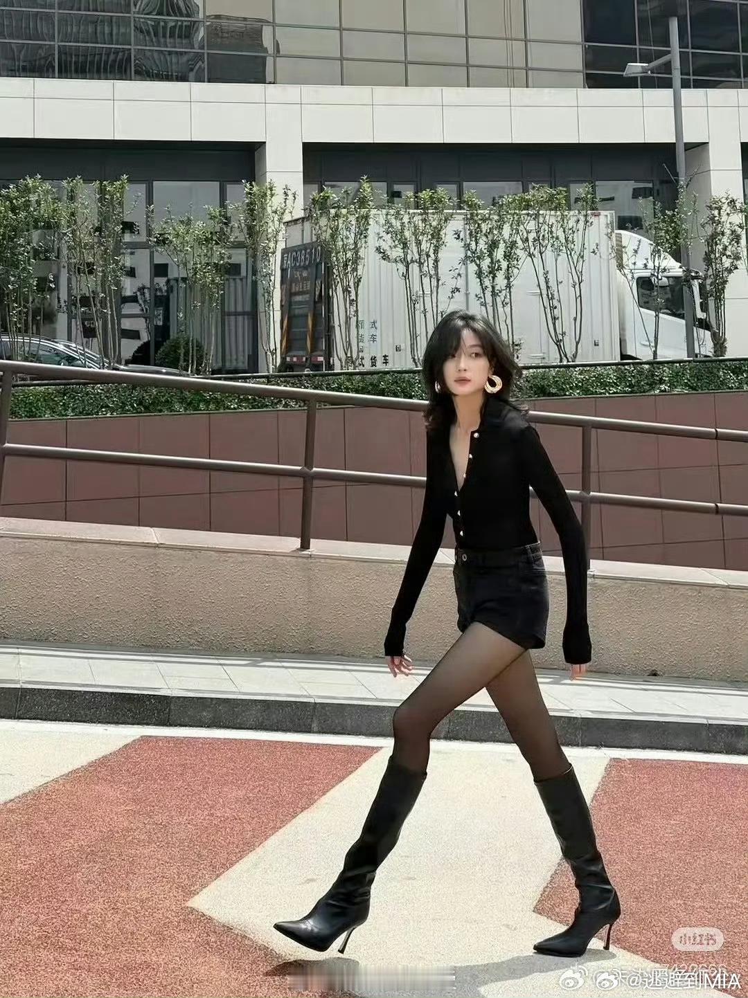 王玉雯和孙千你们更能get到谁？两个都是身材好的高挑女生 ​孙千腰以下全是腿 ​