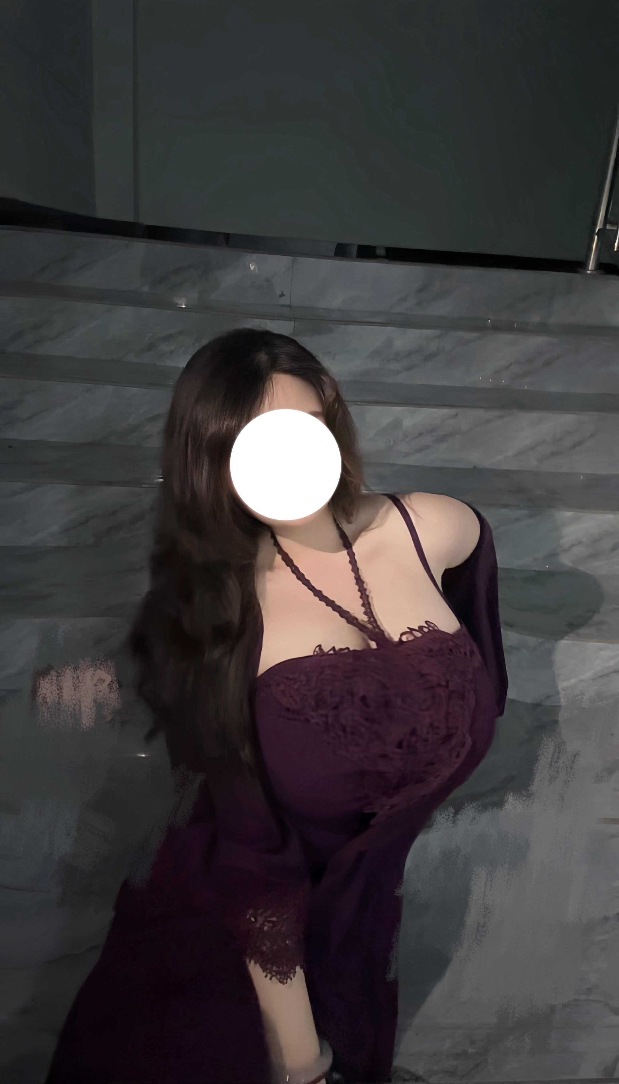 她最好永远天真。