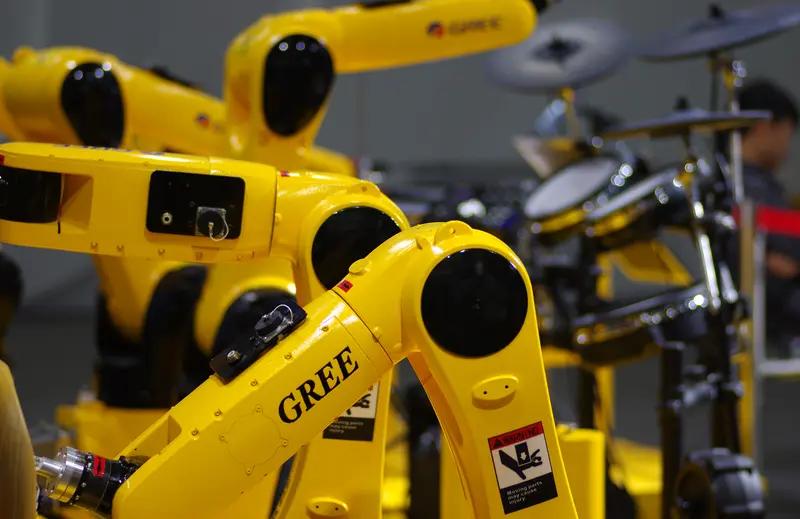 中国机器人产业发展历程那叫一个精彩。上世纪70年代末，中国开始研究机器人技术，不