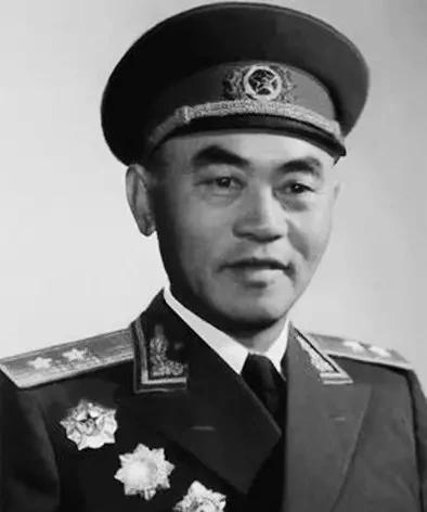江西籍将军从抗战连长成长为开国中将，“文革”期间成功侦破谭甫仁遇刺案的经历
19