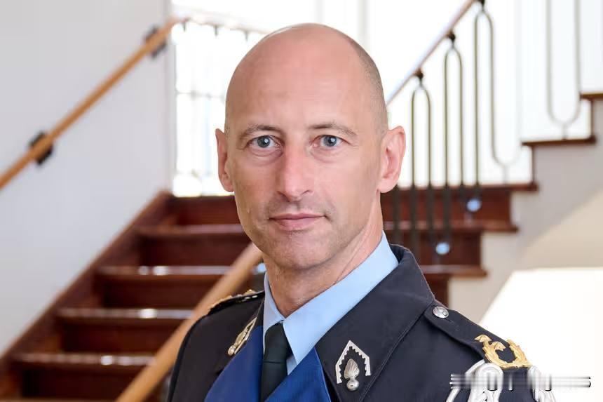 🇳🇱 荷兰皇家宪兵队新任司令

荷兰国防部已任命罗杰·科斯通斯少将为荷兰皇家