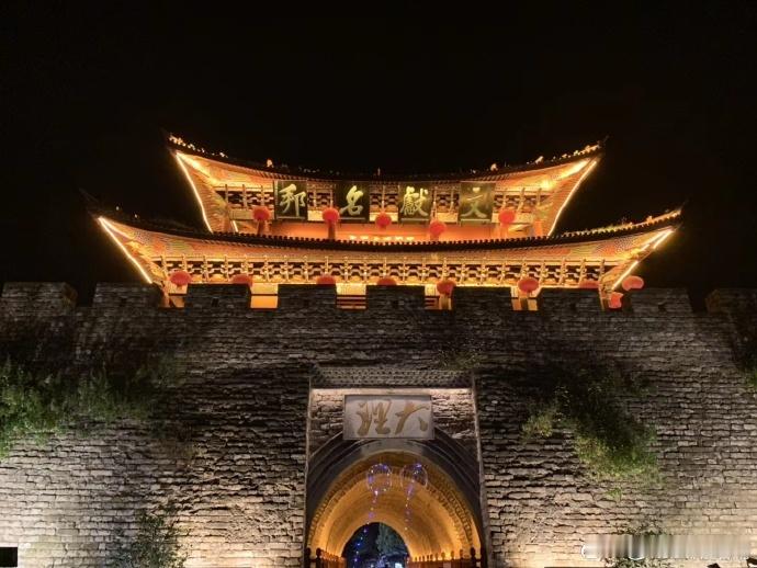 大理的夜晚白天有着不同的韵味。#云南旅行# ​​​