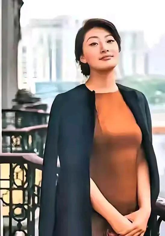 不出意外的话，哇哈哈这个曾经辉煌的民族品牌要断送在她手里了。
一场官司，把老宗（