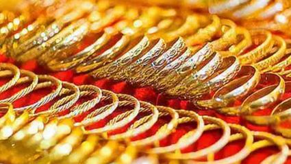 快递员张桂华接到一单看似寻常的派送任务，包裹里却藏着200多克黄金，价值近10万