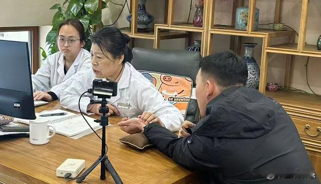 补肾药越补越上火，到底怎样补回？


很多人一虚就补肾，越补越上火：口干、口苦、