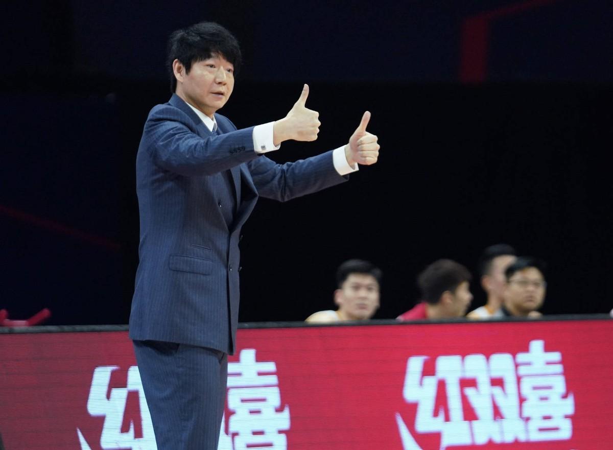 山东男篮刚签下祝铭震，人还没到队里报到，邱彪已经把眼睛盯上王岚钦、范子铭，还惦记