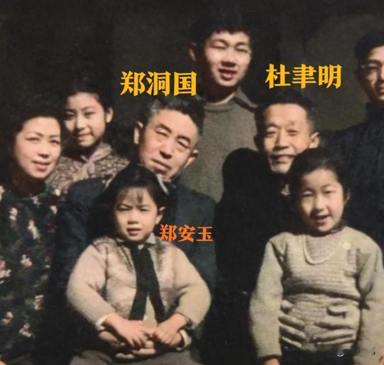 1977年，中断十余年的高考恢复，举国青年奔赴求学之路，74岁的爱国将领郑洞国也