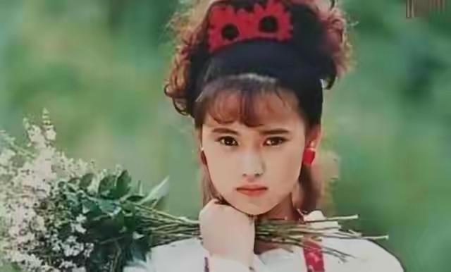 天黑伊能静就“紧张到发怵”！上一段婚姻，伊能静跟公婆小姑子住一起。晚上公公要看新