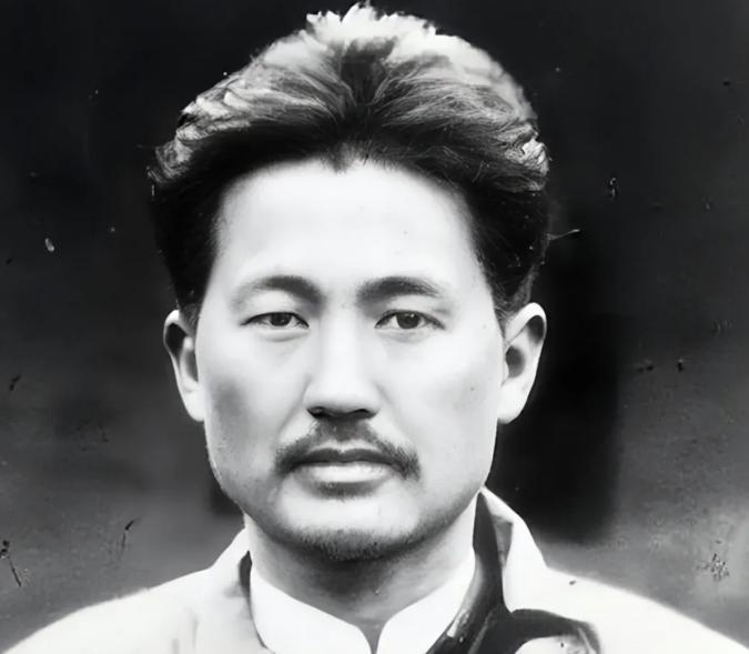 1935年，方志敏被俘，在狱中，他用米汤给鲁迅写信，想让鲁迅救他，鲁迅却说："救