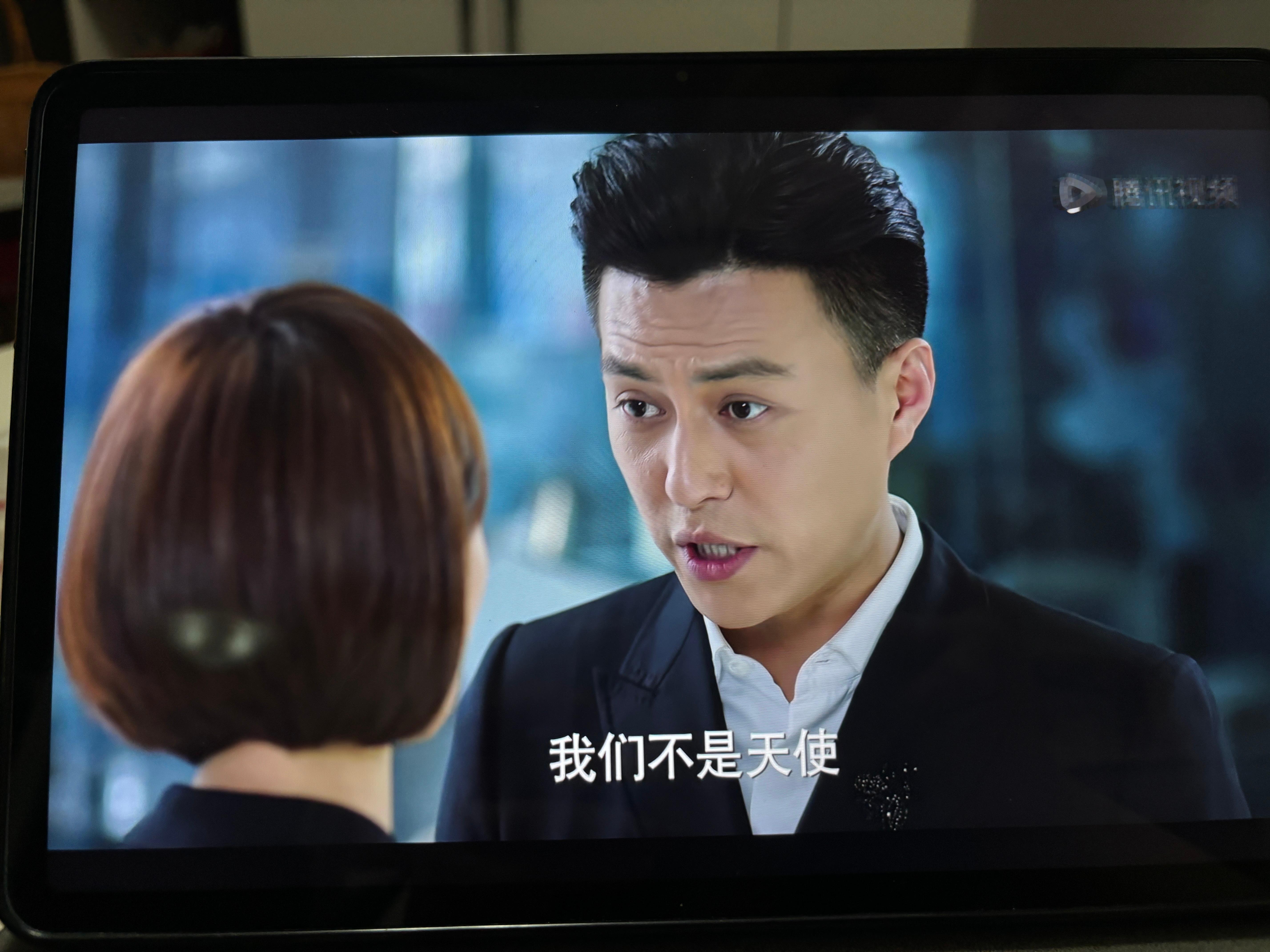 这个人抬头纹好重一看就不是什么好人 ​​​
