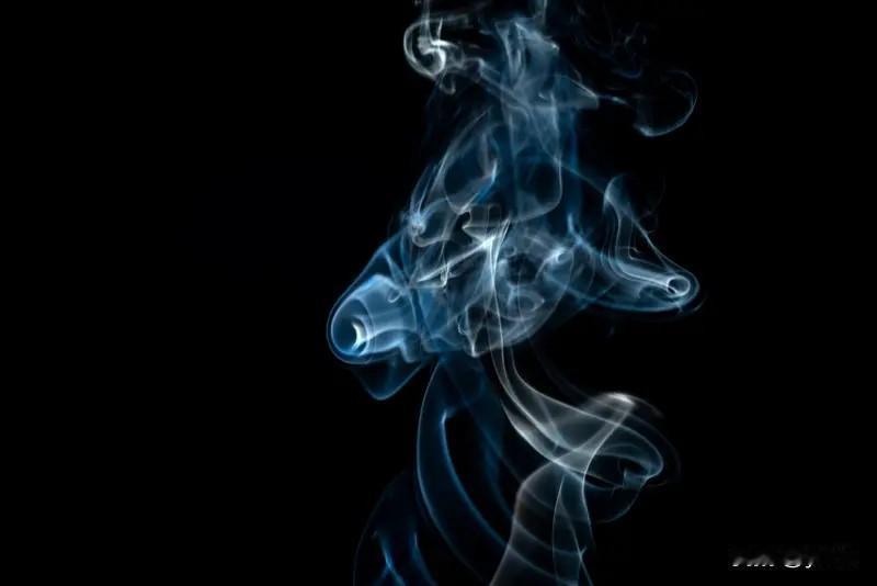 上联：白烟幽凉影，求下联紫霭静愁情。