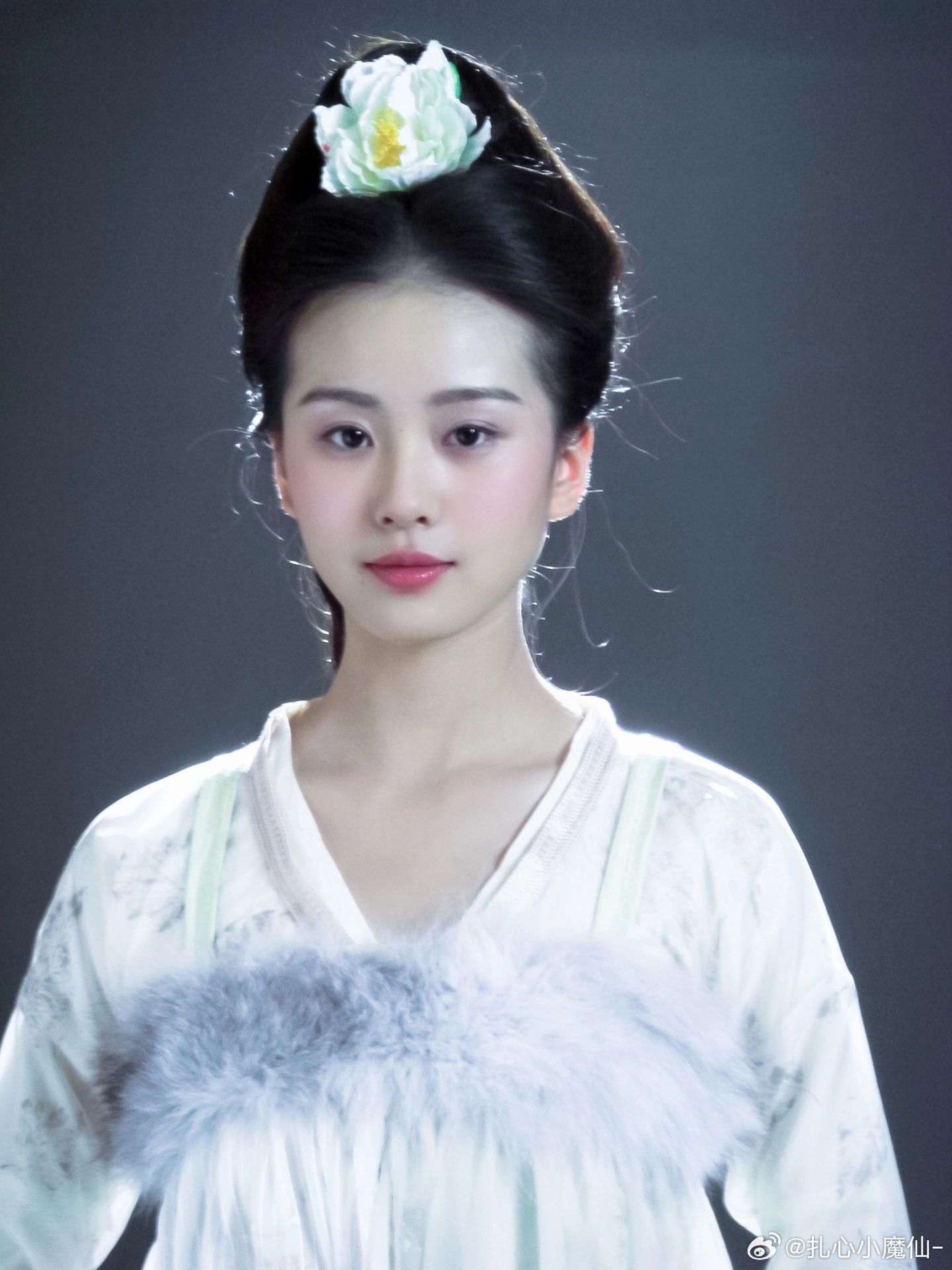 刘诗诗 辛十四娘定妆照，20岁水灵灵的 