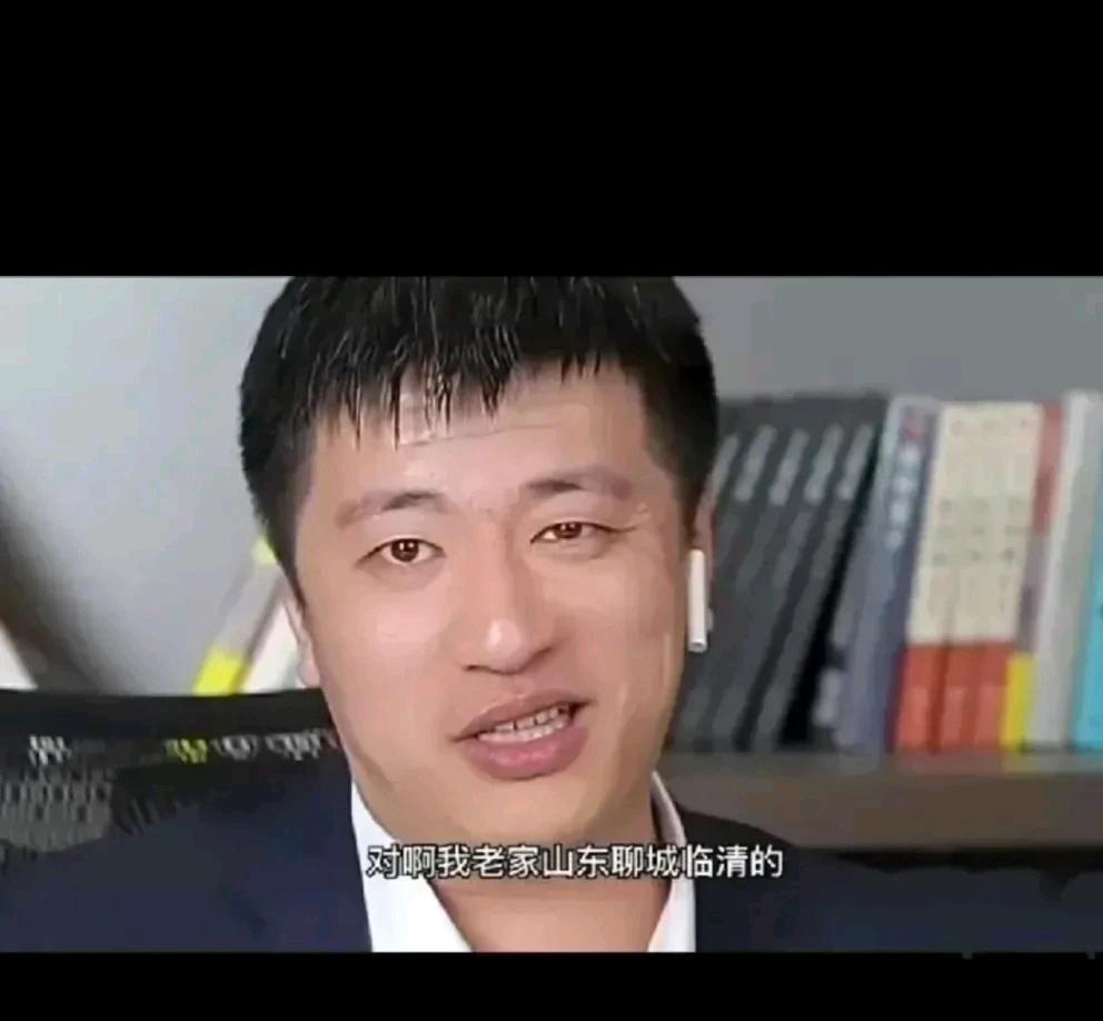 张雪峰老师是人在家中坐，热搜天上来，我快要被张雪峰笑死了。我差一点张冠李戴，把张