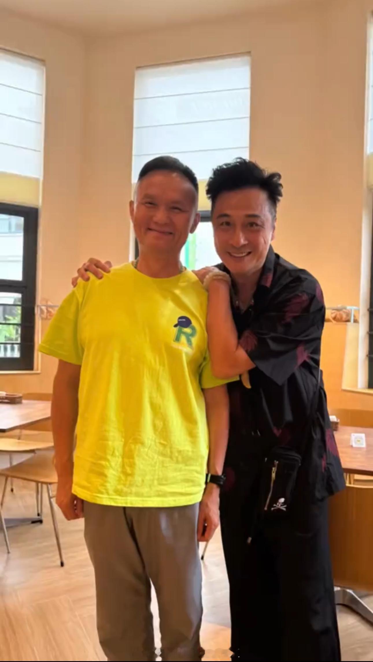 吴镇宇  老板说我们宇宇三天吃两顿榴莲鸡哈哈哈哈哈哈哈 