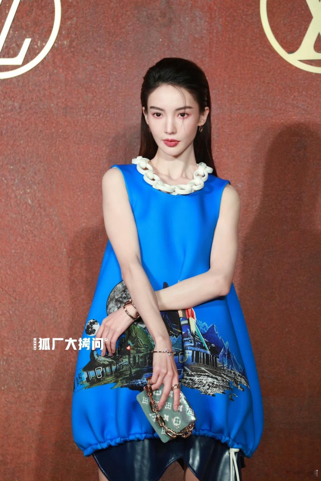 以前也不惧生图，保质期逐渐过去是这样的苹果肌分层好严重现在 ​​​