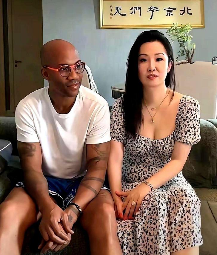 48岁的马布里和一位中国姑娘登记结婚了，不是哪个球迷，而是参加过《中国好声音》的