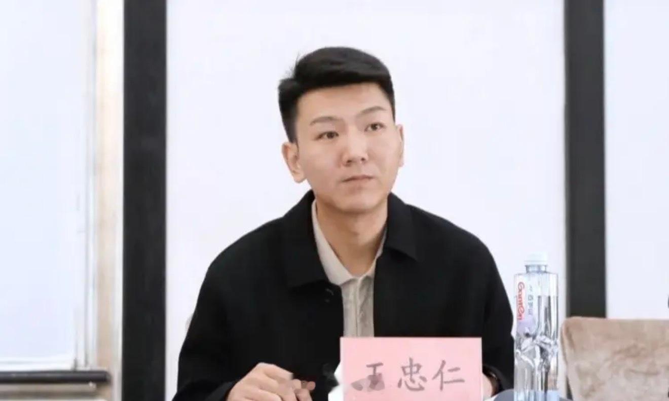 不知真假，今天在新疆男篮球迷各大群里流传这样一张“关于买吾兰·吐尔逊等同志职务任