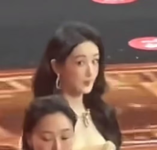我们要乐于向上，积极进取，有坚强的意志，百折不挠，持之以恒，敢于拼搏，诚实守信，