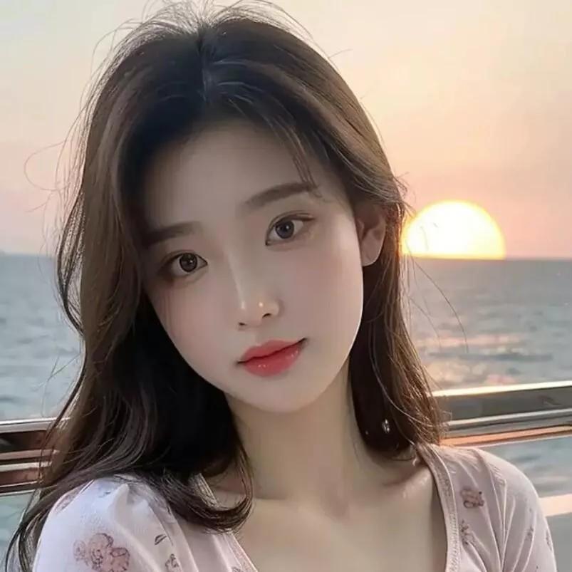 日落海边，温柔少女心海边活力少女 海边温柔风 日落晚霞照海滩 晚间的海风很美