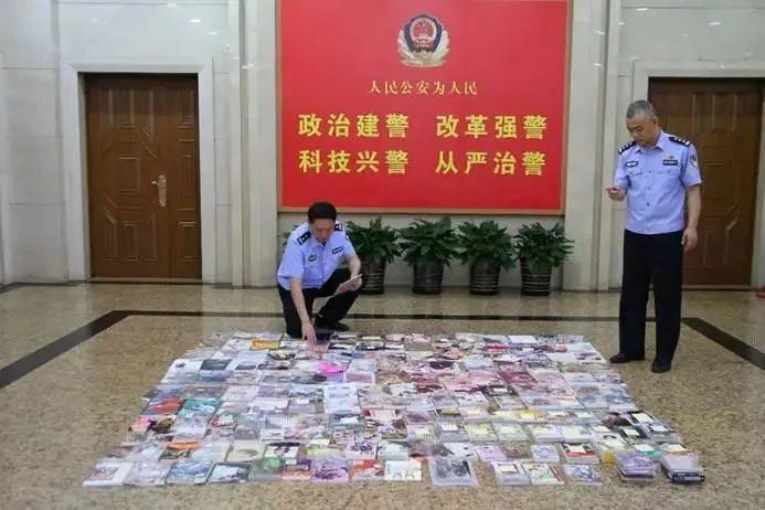 女子做代购竟然被判刑。
女子在日本东京上班，兼做代购，平台上代购日本漫画，玩具等