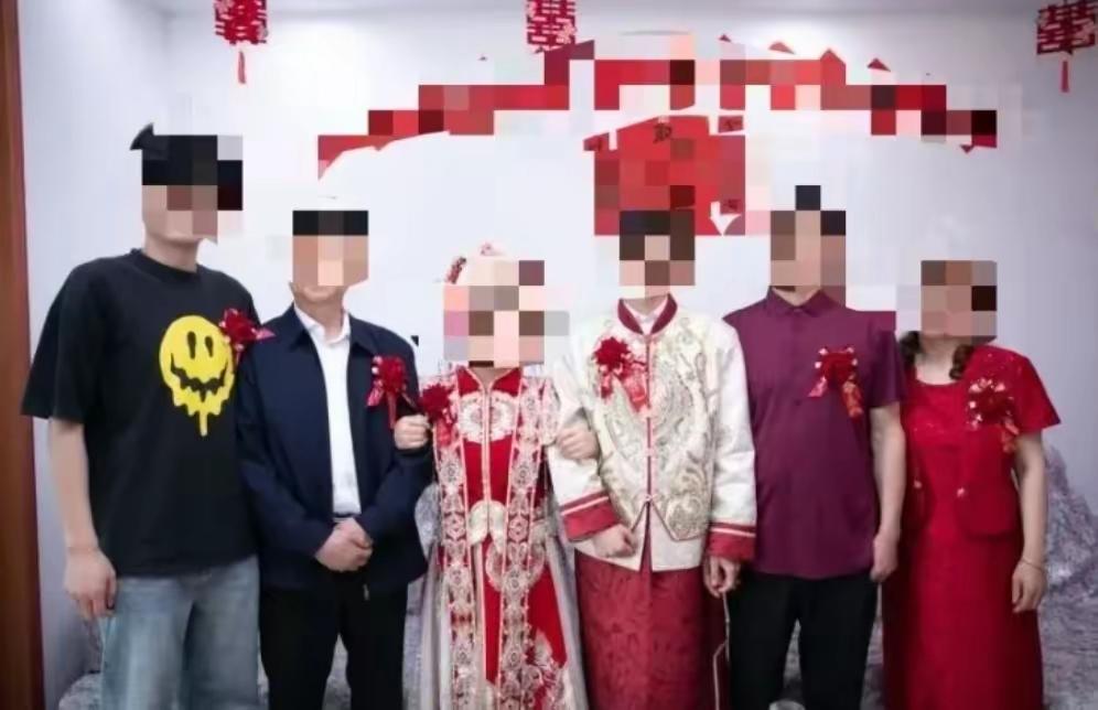 湖北随州那个“诈骗新娘”的事，简直刷新了认知。
 
小伙费尽财力娶的新娘子，除了