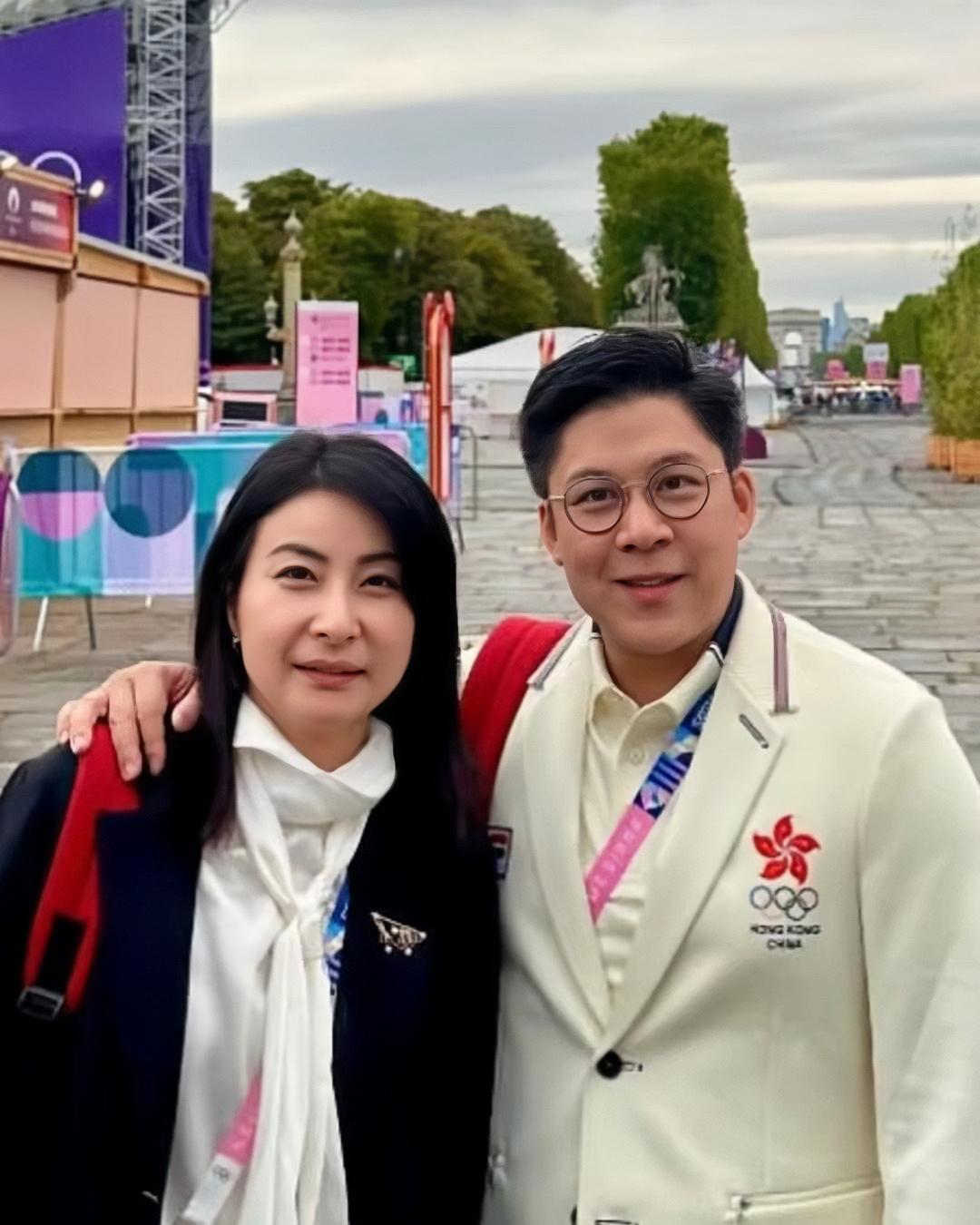 海内皆知道，
男才女有貌。
真挚感情深，
幸福拍下照。