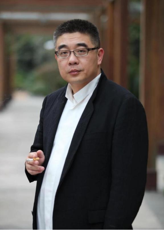 复旦大学钱文忠教授说：“我们的社会已经开始面临严重问题，严重到忠诚、守信、孝悌、