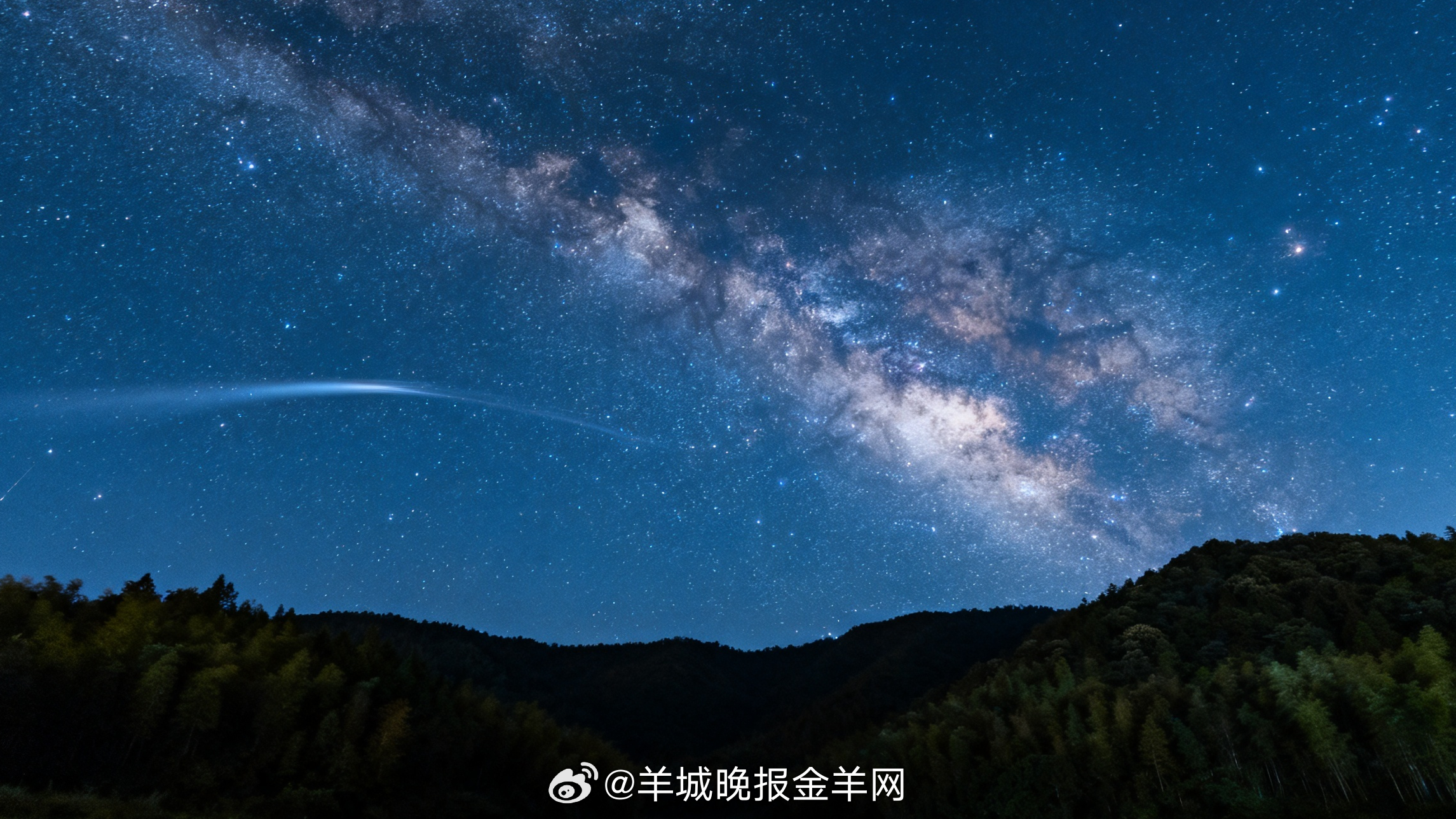 #晚安#夜色把天地裹成一颗深蓝色的茧，在里面正好安静地蜕变。白天的疲惫在这一刻慢