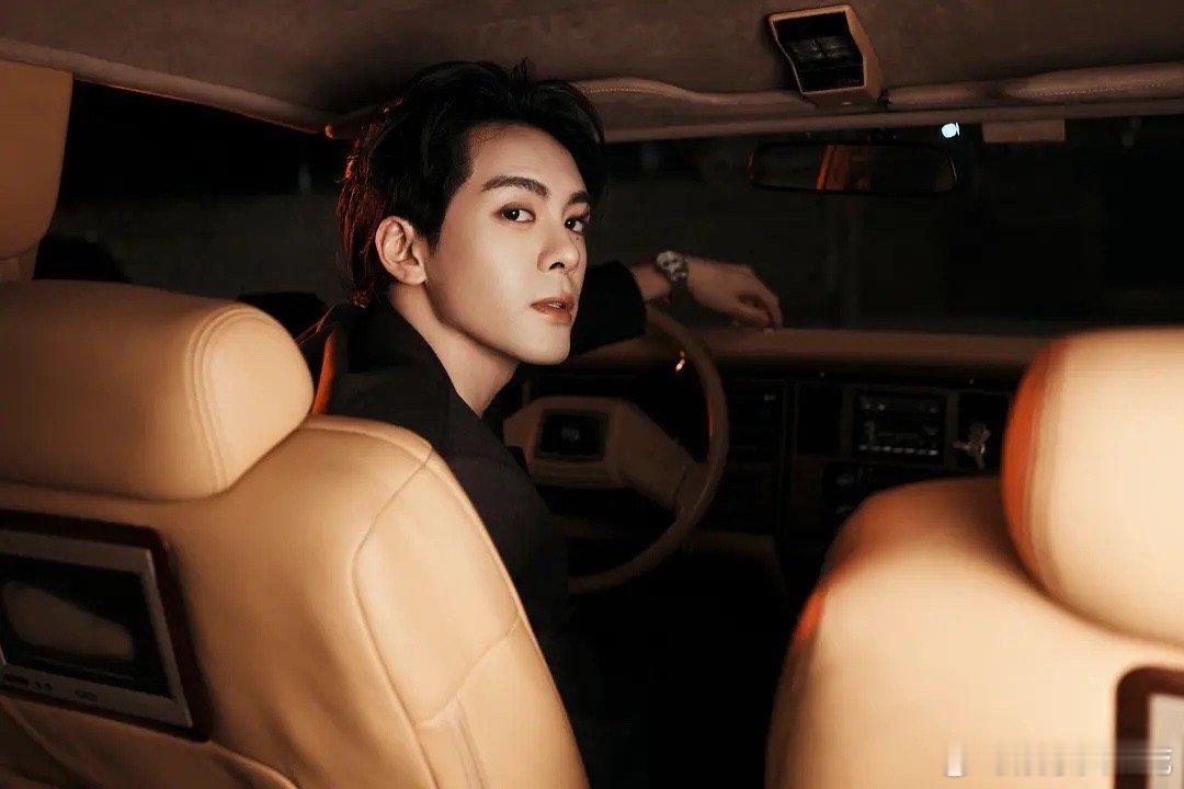 曾舜晞尖叫之夜第一套出图有点火力全开了今年有两个舞台，今年播剧成绩超好了吧