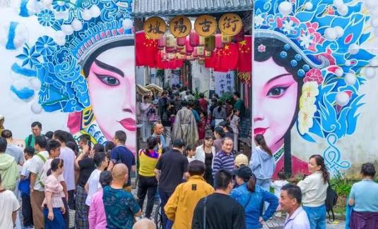 官媒把话挑明了！这次罕见地直戳痛点：居民收入不强，不能再光催大家掏钱了！

这话