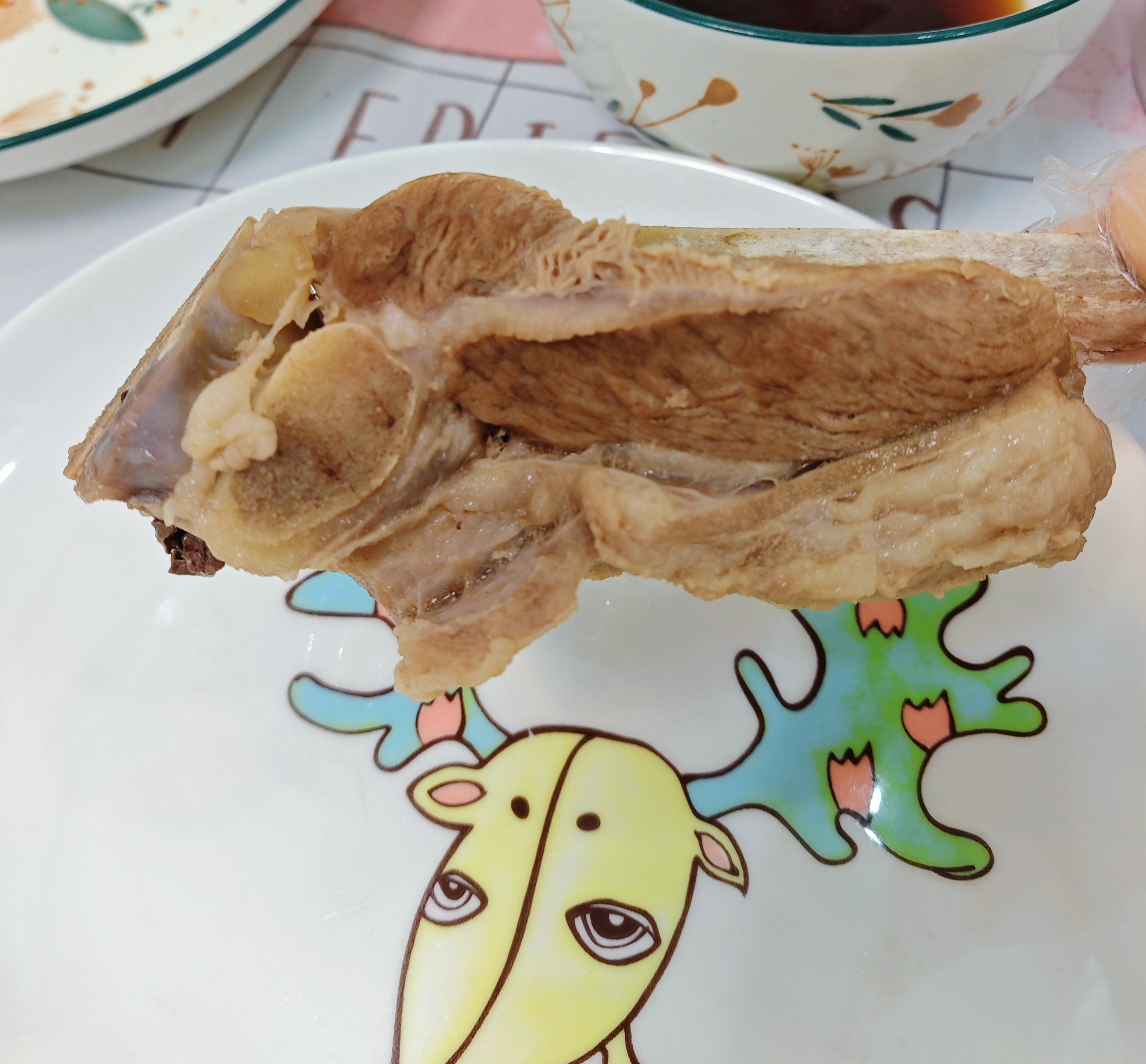 之前在兰州旅游时候，吃过一次手把肉，香的狠回武汉后，也隔三差五搞来吃，一点都不膻