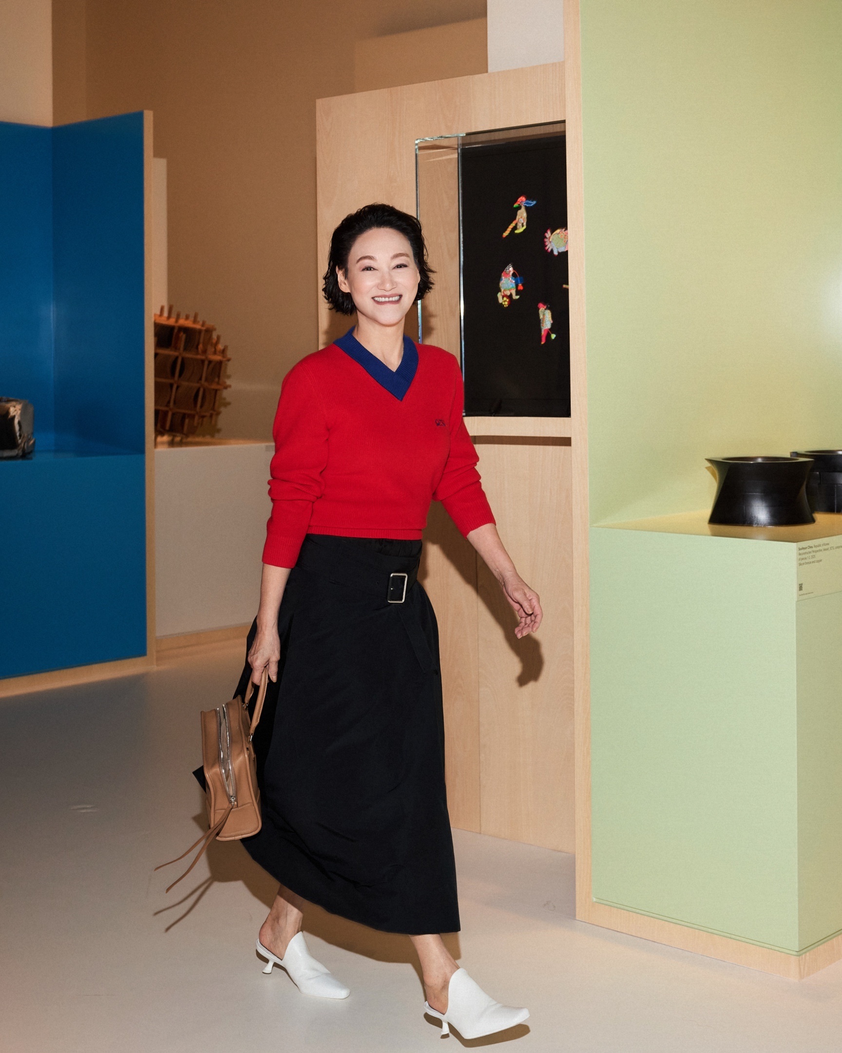 惠英红参加2026年LOEWE罗意威基金会工艺奖，机场造型和活动现场的两套LOE