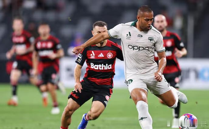 凤凰城连战连捷能否延续？西悉尼“客场狙击”经验更胜一筹！周期：001 澳超球队：