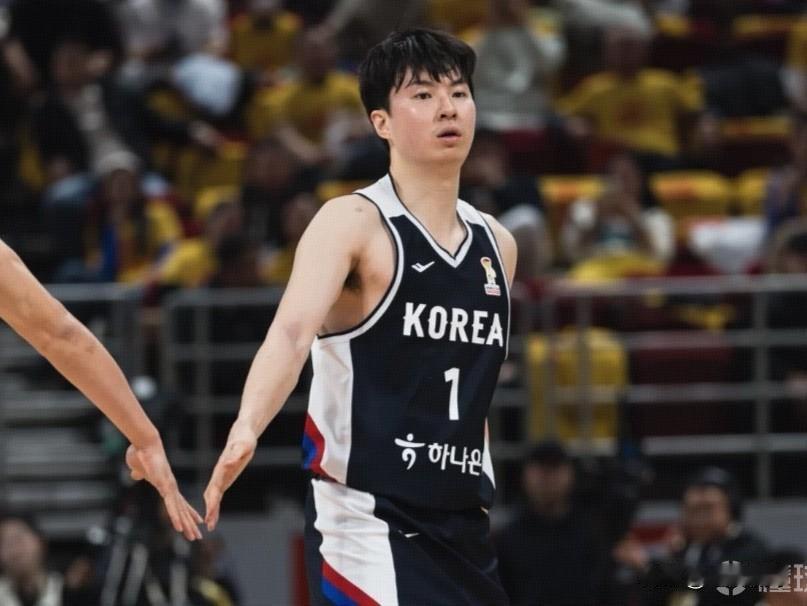 中国男篮为自己的轻敌付出了代价...今晚的北京五棵松体育馆灯火通明，本应是中国男