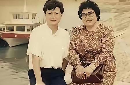 1959年，18岁陈丽华与北京电信系统某高管结婚，生了1子2女后，俩人和平分手，