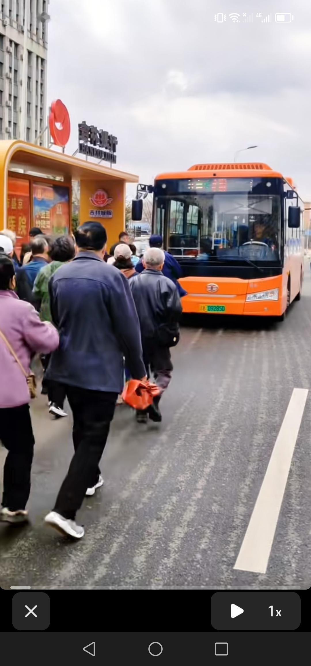 4月17日，吉林市416路公交车正式首发，其终点站直达东大旺山公园门前，乘车的人