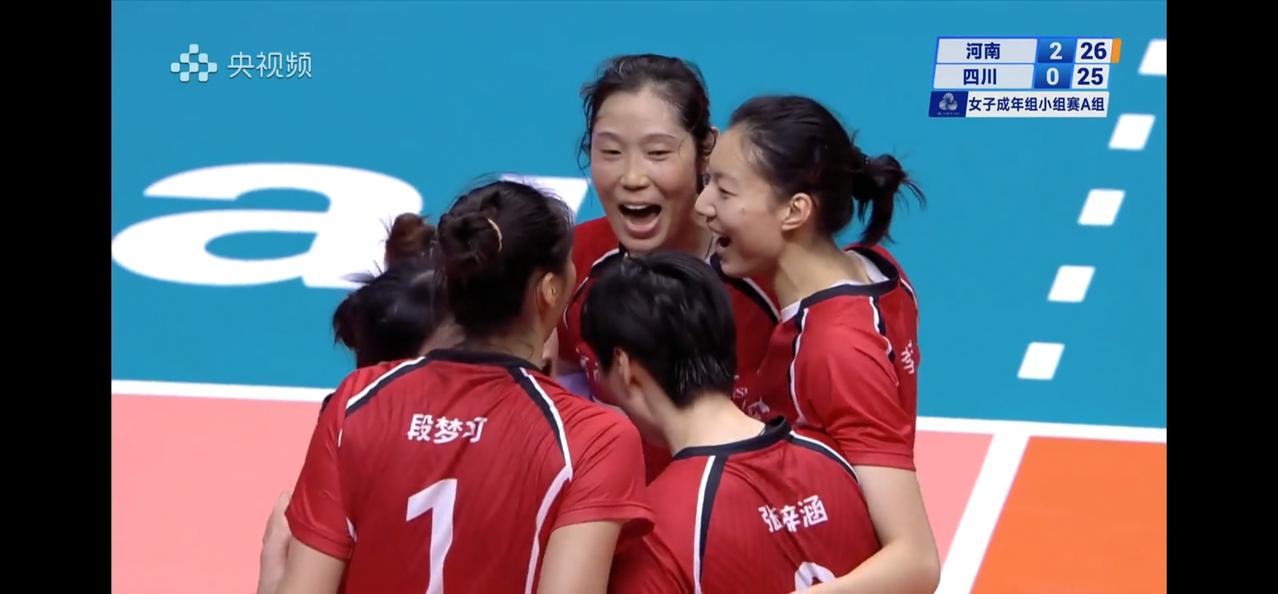 在今天下午进行的全运会女排成年组河南女排对四场女排的比赛中，朱婷领衔的河南女排以