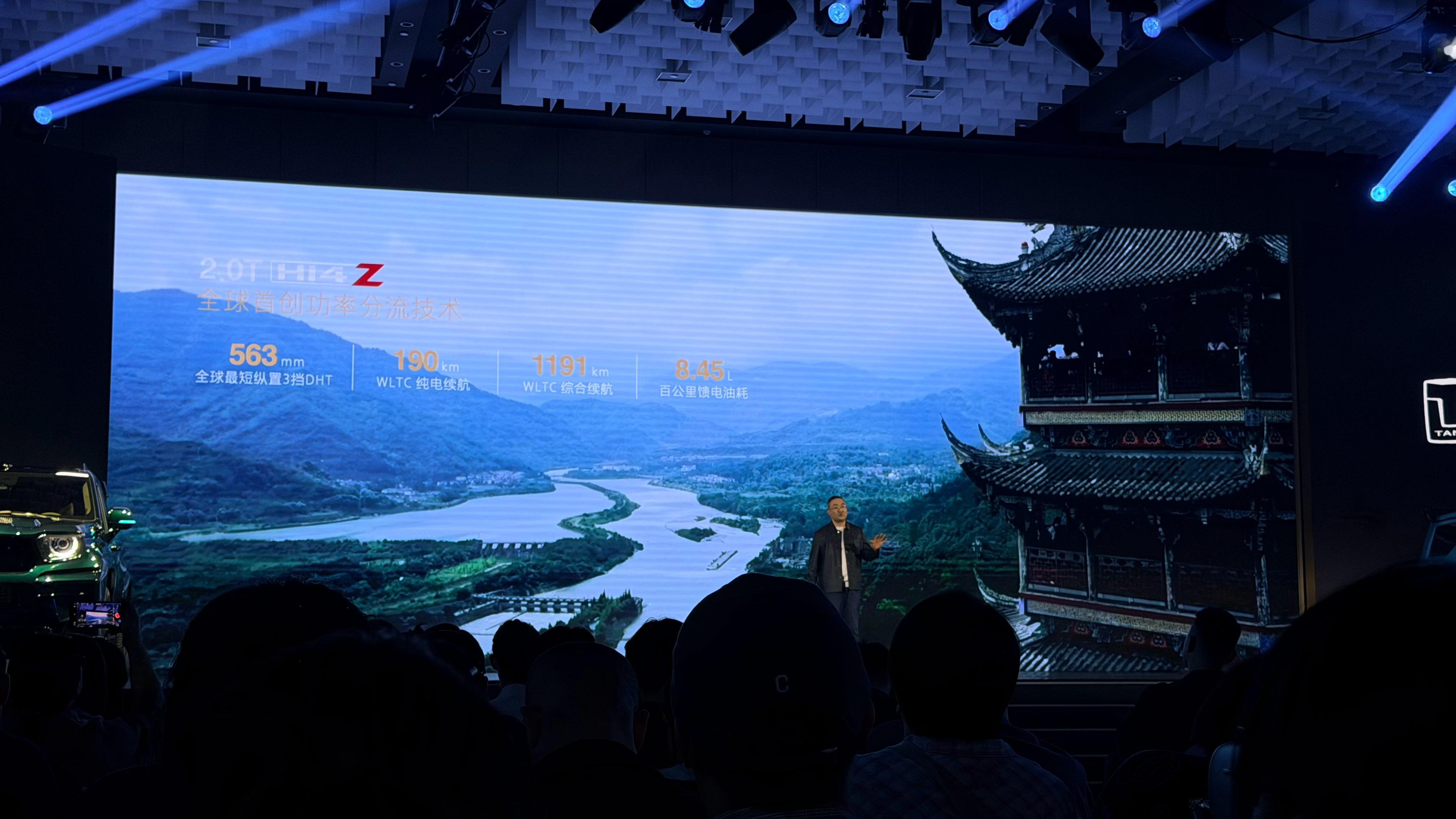 坦克700 Hi4-Z 的系统确实强大，硬核越野里独一份。而且整个动力体验真的是