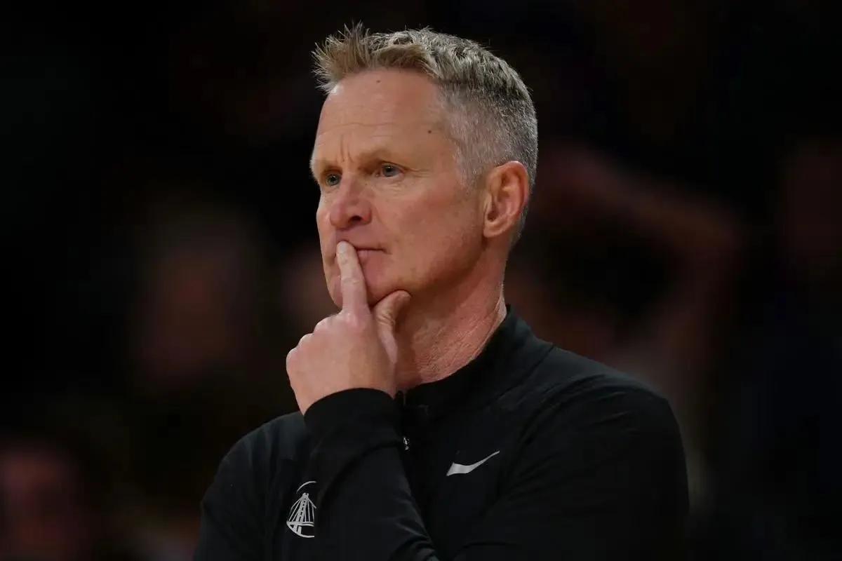 同样都是nba主教练，这就是差距：
今天科尔在关键时刻换下穆迪，此时穆迪已经在第