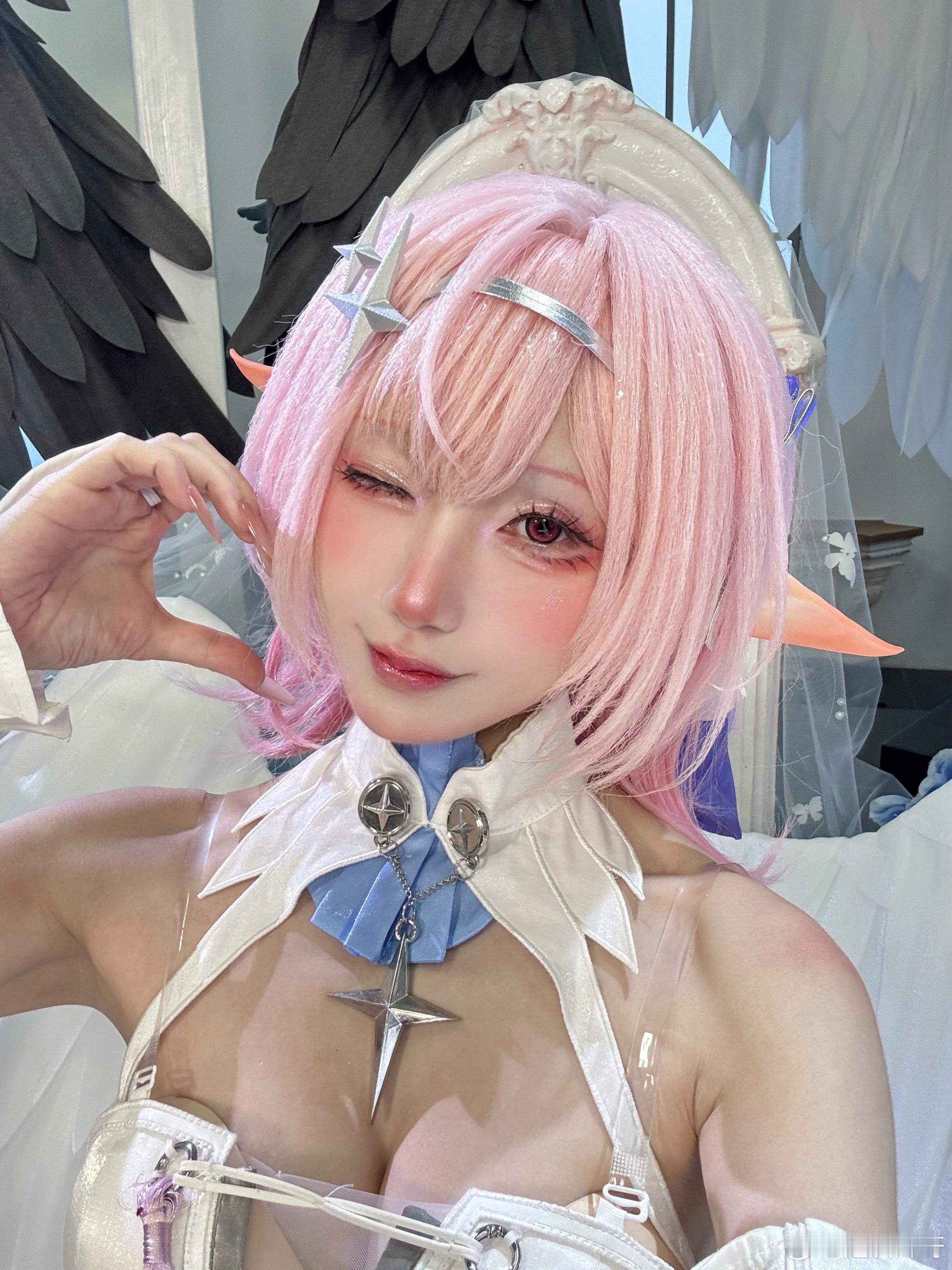 cosplay绝区零绝区零蕾米埃尔 喜欢白还是黑呢 