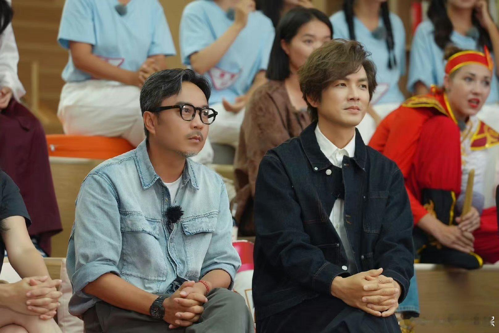 #汪涵钟汉良同框# 内娱到底谁在变老啊！我咋记得我小时候这俩人就长这样啊，谁能看