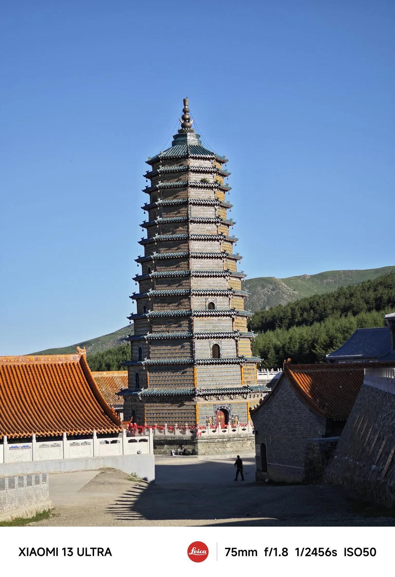 一半佛国，一半山野。
一次五台山大朝台，修行五百年。
五台山大朝台第3天。昨晚都