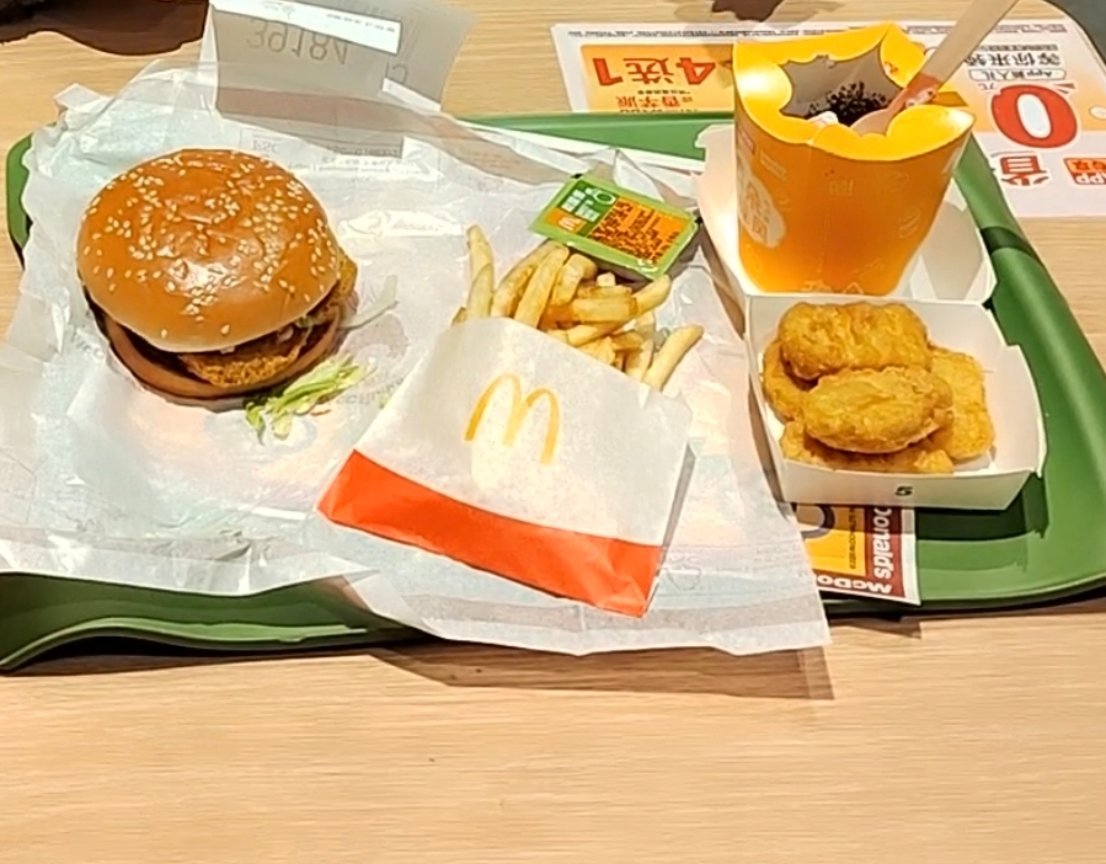 深夜话题：你有多久没吃过肯德基麦当劳了？你喜欢吃这些快餐吗？哪些是每次必点的？麦