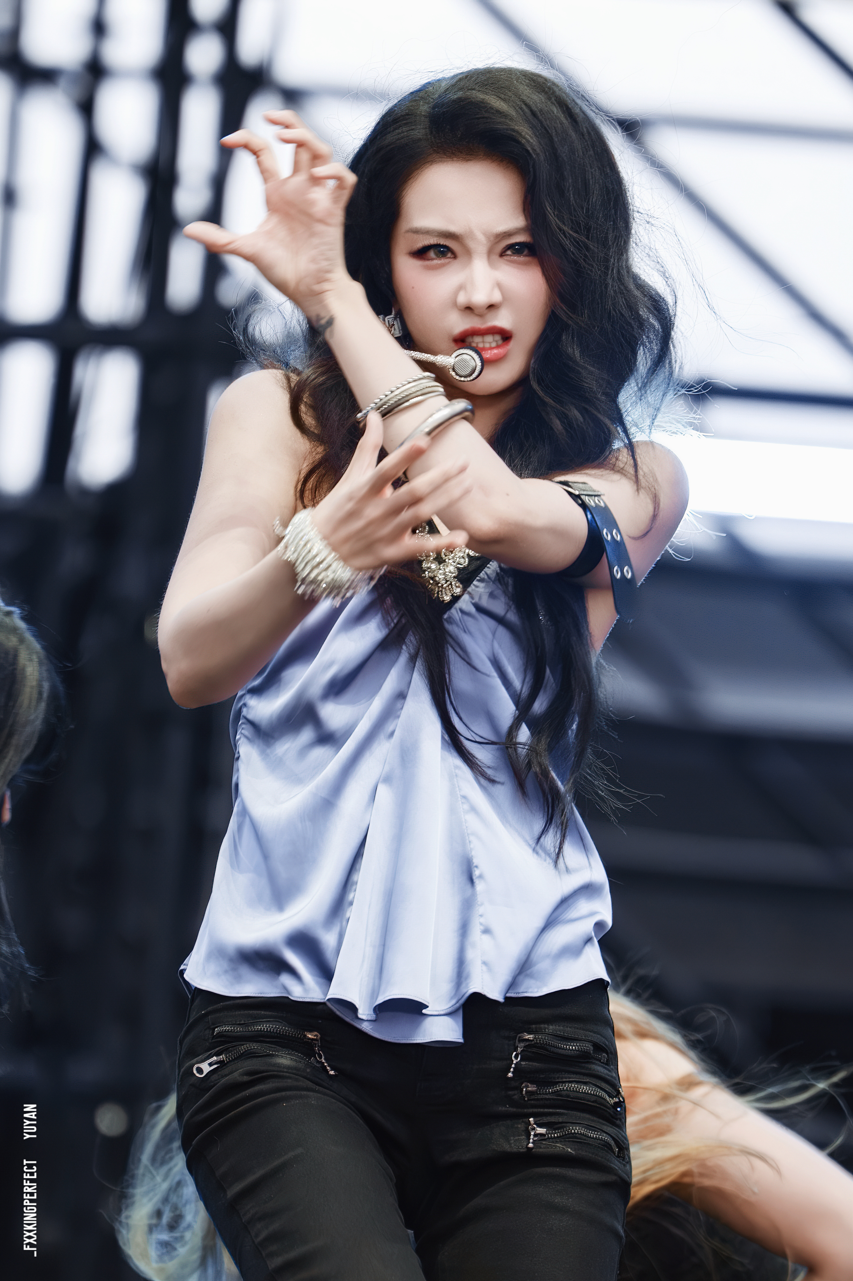 喻言  🦁 喻言加盟古城音乐节  .喻言榆野岛巡演记 夕阳都美不过你📸202