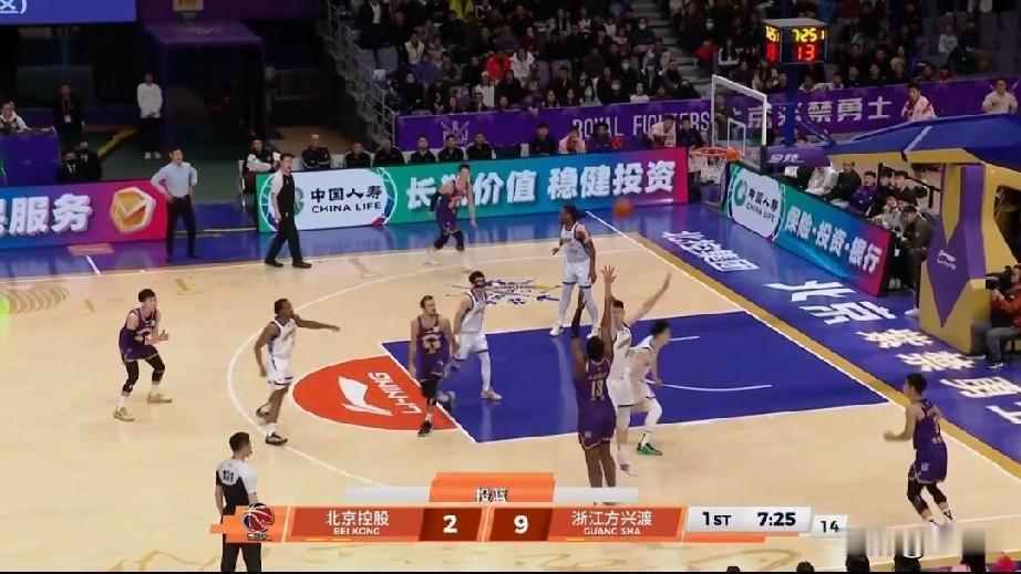 北控与广厦的对决，堪称广厦自第一节起就展开的“降维打击”。

首节刚过7分多钟，