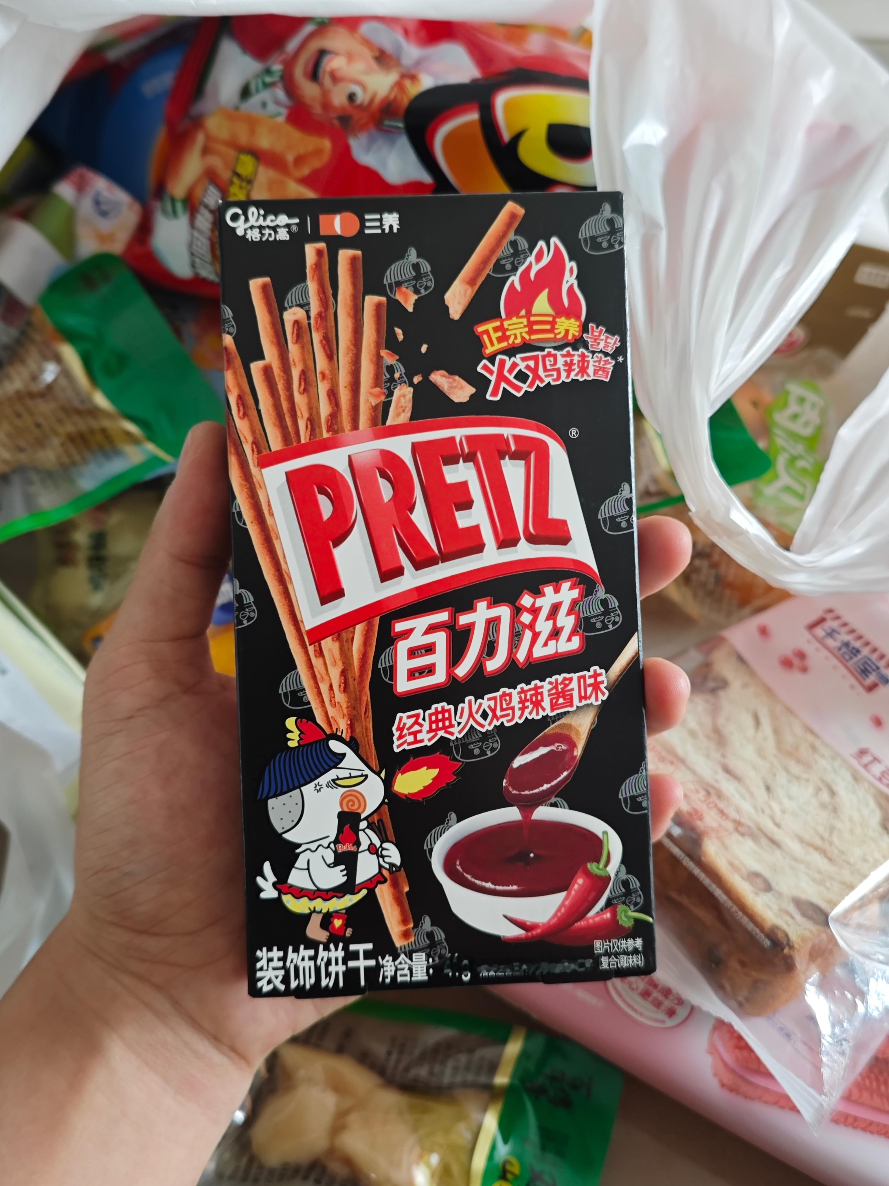 没吃出火鸡面味，但有点熟悉。感觉以前吃过类似味道的饼干，挺好吃的。 