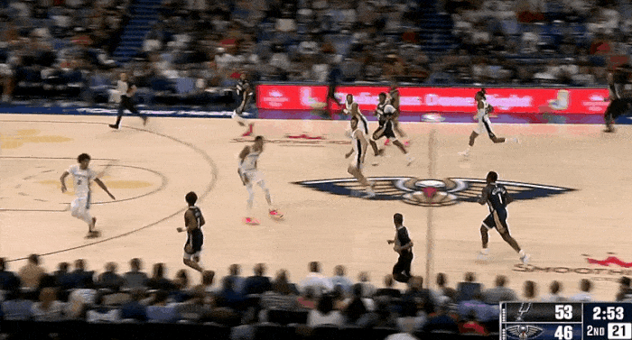 挽回颜面！锡安面对文班亚马终于打成了！
在今天NBA常规赛鹈鹕对阵马刺的第二节比
