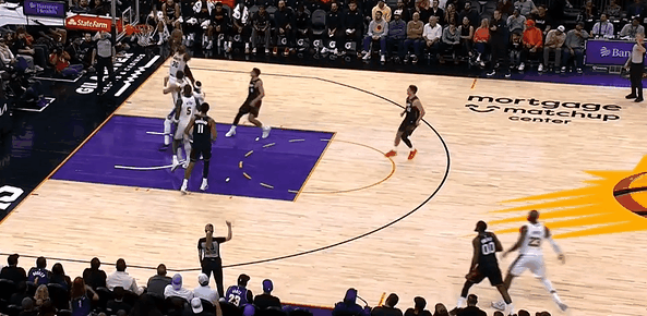 在下快攻这块老詹无愧历史第一！
在今天NBA常规赛湖人对阵太阳的第二节比赛中，斯