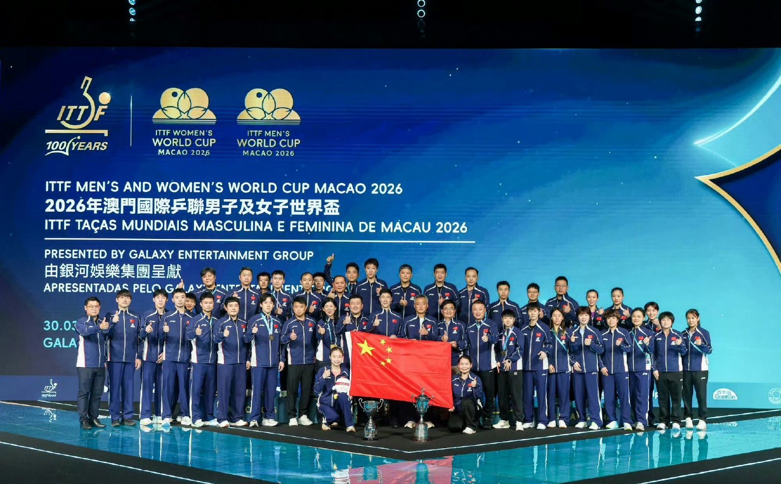 刘国正采访求科普，这人谁啊？这些合照里哪个是他？请问他有什么成绩啊？ 