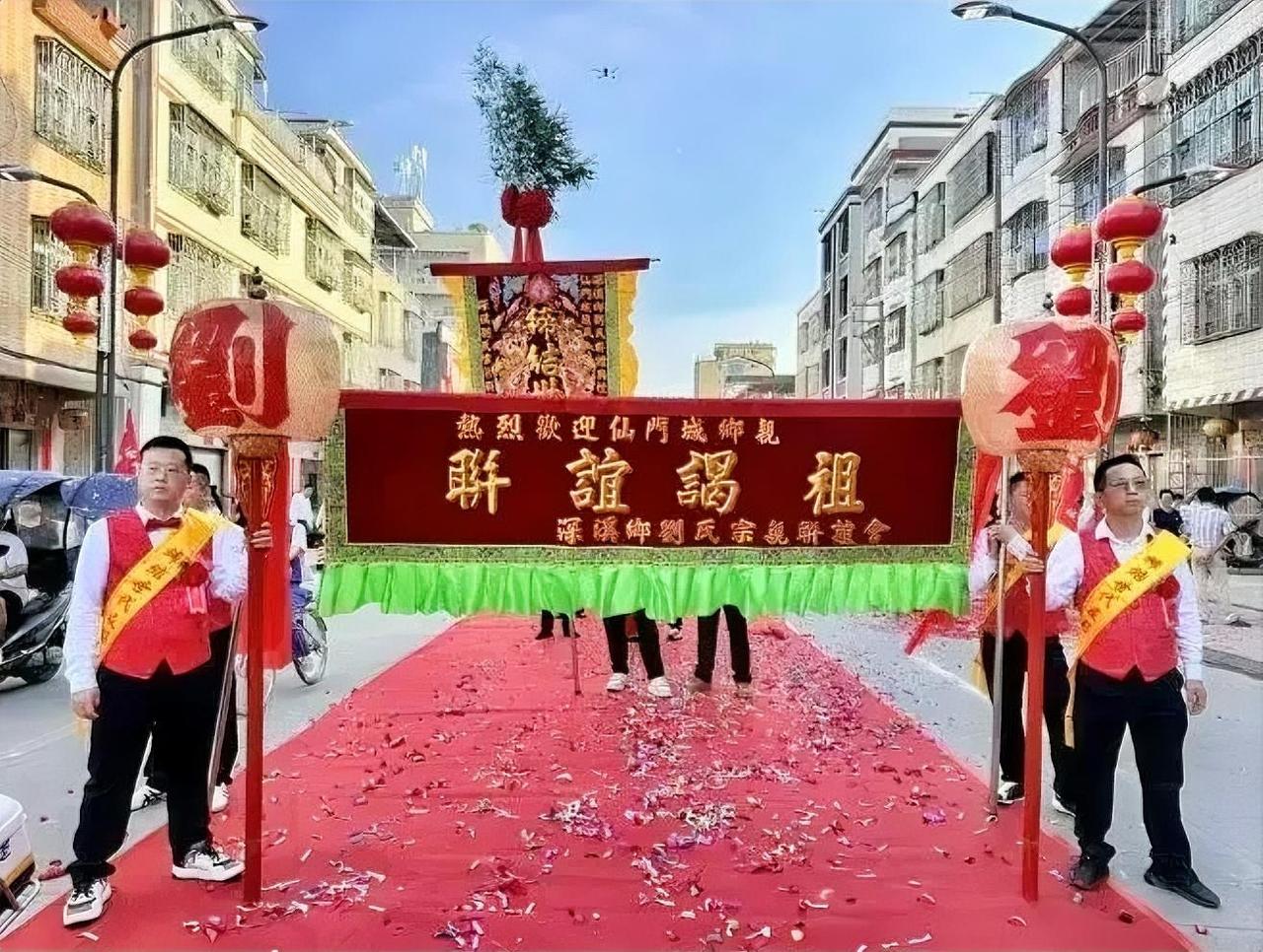 锣鼓喧天乐开怀！
汕头俩社区这波操作简直绝了
直接把延续百年的“互不往来、互不通